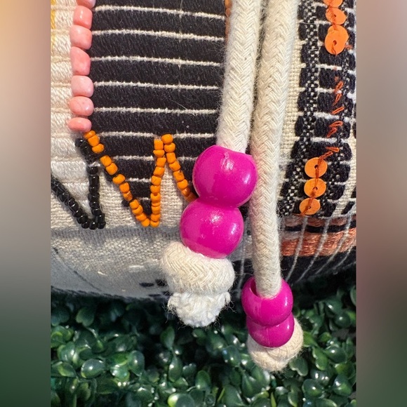 Street Level - Picture 4 of 10